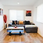 Cozy Modern 1-Bedroom In Koreatown, Near Hollywood Attractions