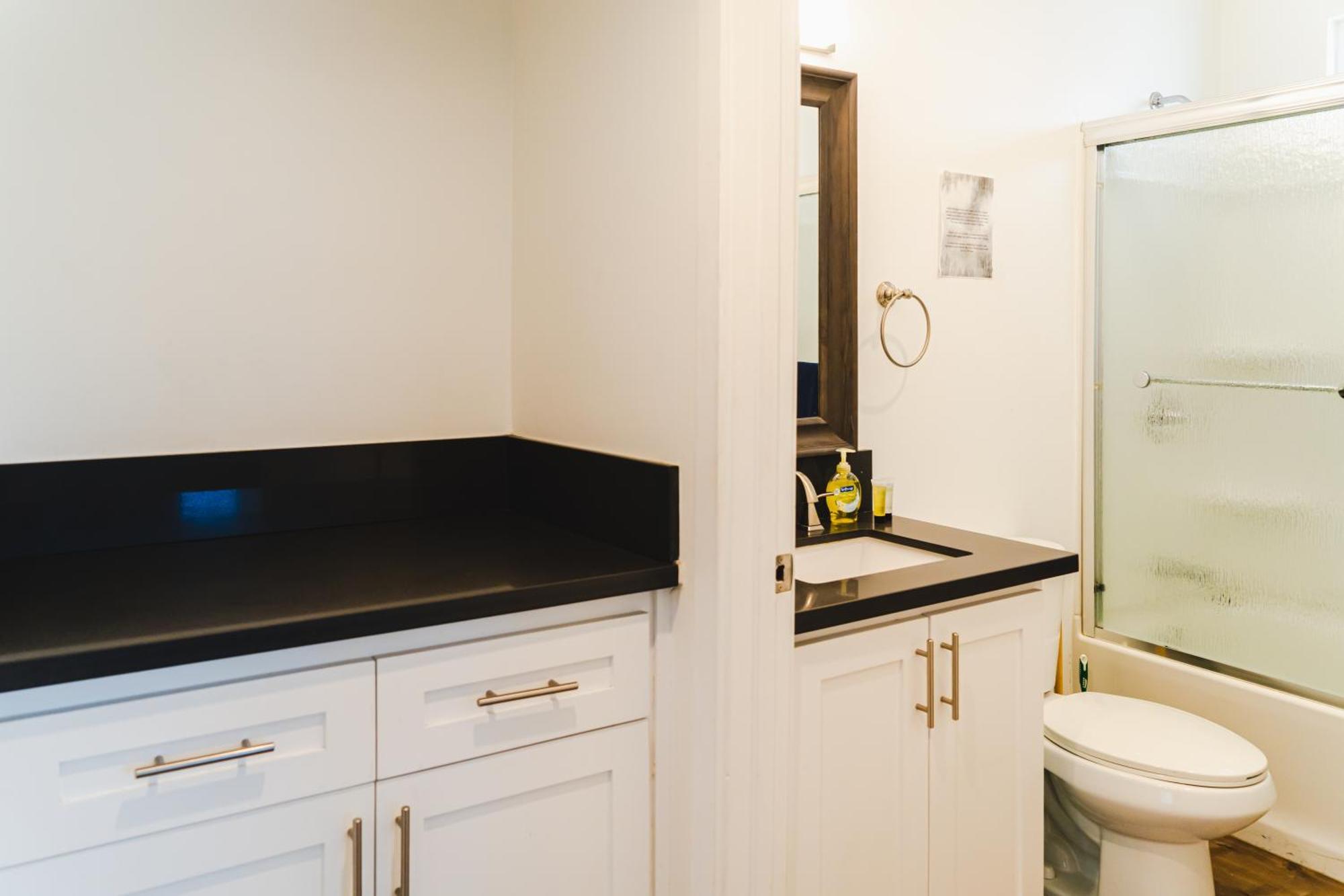 Cozy Modern 1-bedroom In Koreatown, Near Hollywood Attractions