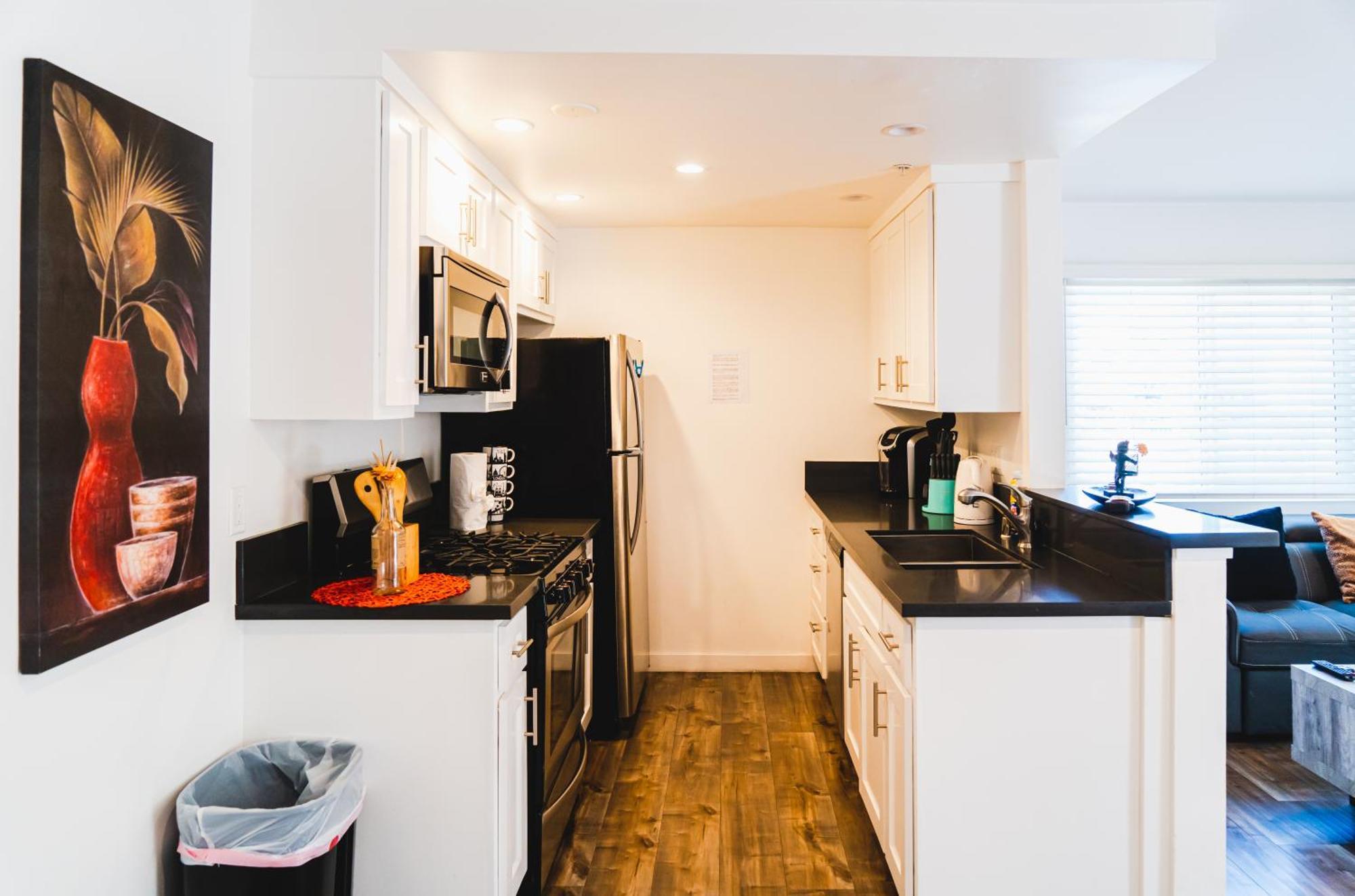 Cozy Modern 1-bedroom In Koreatown, Near Hollywood Attractions *